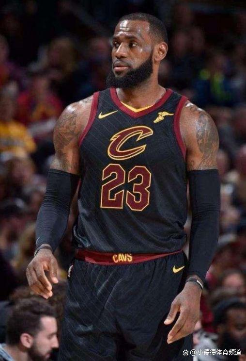 爱游戏体育赛事直播 詹姆斯新星刷新纪录表现突出，老鹰前途光明！