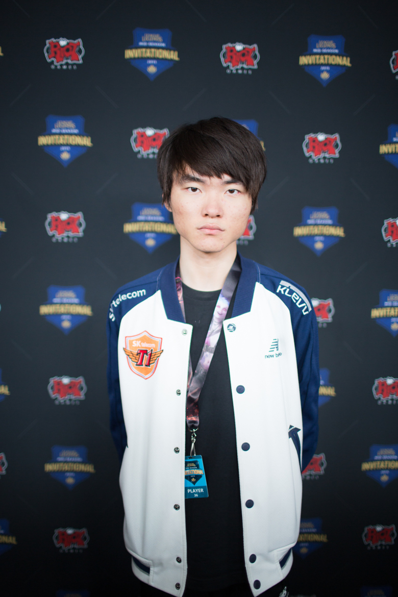 Faker在塞尔维亚队比赛中最后时刻胜出，夺冠引发热议！(塞尔维亚对中国比赛)