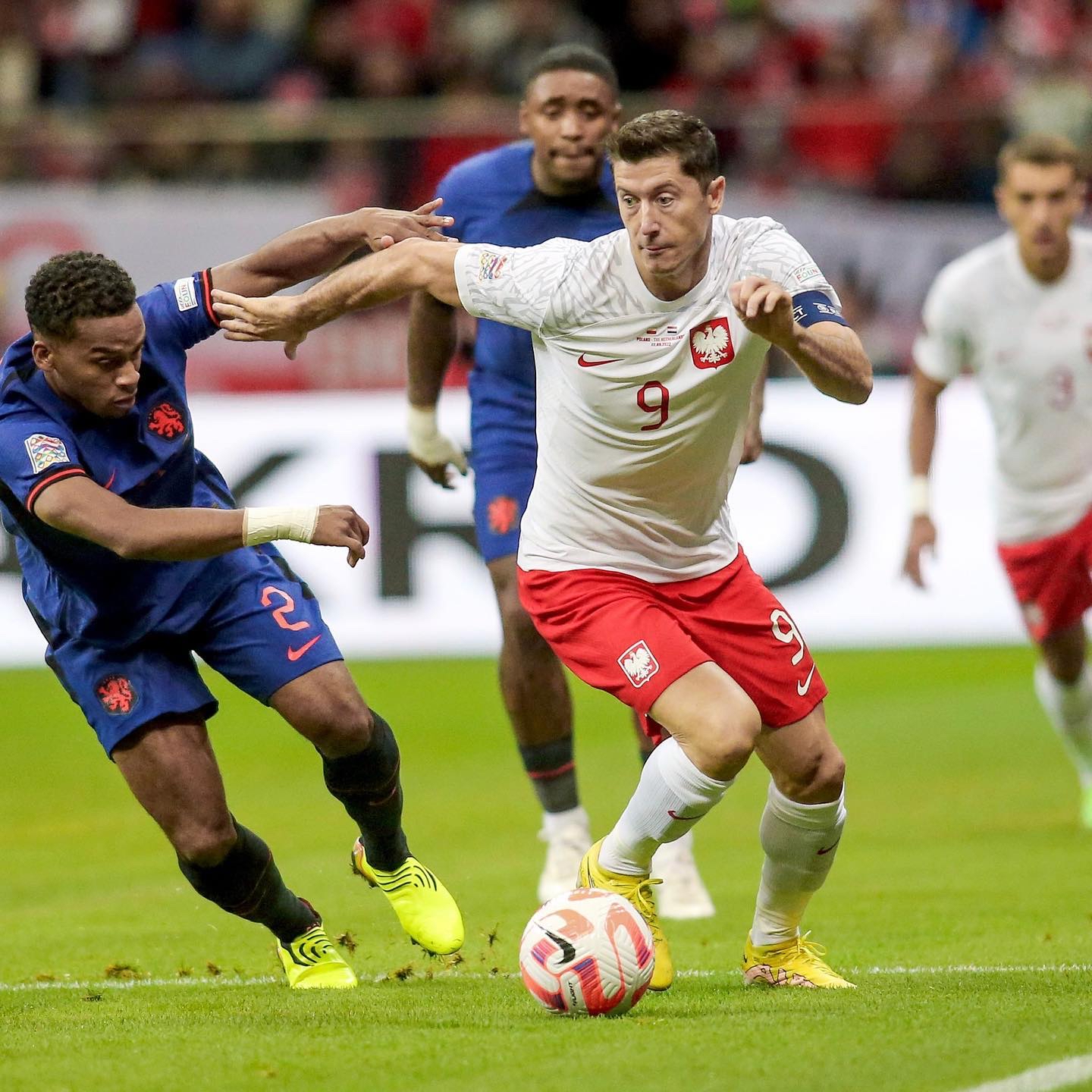 爱游戏体育官方网站包含莱万多夫斯基在MAD比赛中比分优势明显，挺进下一轮引发热议！的词条